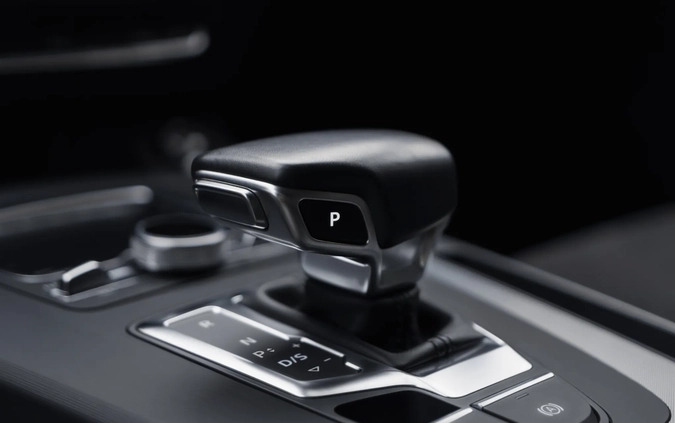 Audi Q5 cena 159900 przebieg: 75000, rok produkcji 2018 z Czersk małe 154